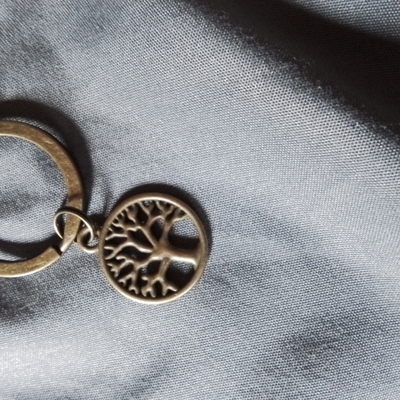 Hand crafted Antique bronze keychain - Picture 4 of 7